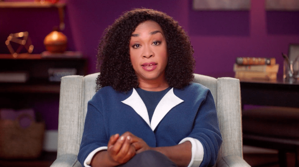 Image of Shonda Rhimes talking in her online television writing MasterClass